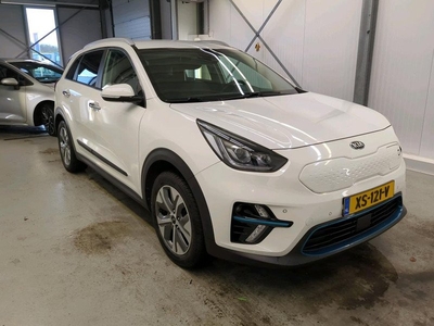 Kia e-Niro ExecutiveLine 64 kWh (INCL-BTW) Aut. *VOLLEDER | JBL-AUDIO | FULL-LED | NAVI-FULLMAP | DAB | ADAPTIVE-CRUISE | CAMERA | MEMORY-PACK | LANE-ASSIST | KEYLESS | VIRTUAL-COCKPIT | COMFORT-SEATS | 17