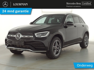 Mercedes-Benz GLC 300 e 4M AMG Plug-In Hybride | Panoramadak | Achteruitrijcamera | Apple Carplay | Sfeerverlichting | Inclusief 24 maanden MB Certified garantie voor Europa.