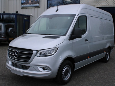 Mercedes-Benz Sprinter 319 CDI L2H2 RWD 3500kg trekhaak, MBUX 10.25 met parkeer pakket en camera, Bumpers in kleur