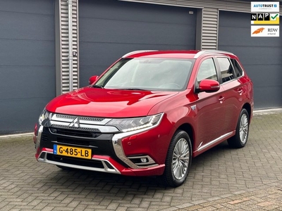 Mitsubishi Outlander 2.4 PHEV INTENSE, VELE OPTIE'S, EERSTE