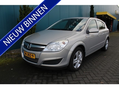 Opel Astra 1.6 Executive/AC/NAV/TREKH. (bj 2009)