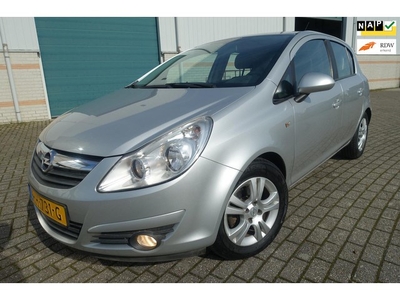 Opel Corsa 1.2-16V '111' Edition - zeer lage km stand - lm