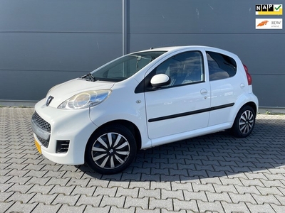 Peugeot 107 1.0-12V sport bouwjaar 2011 apk tot 10/2024