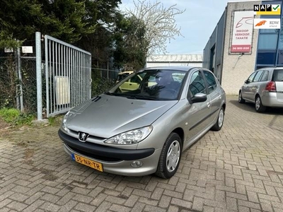 Peugeot 206 1.4-16V Gentry, Leer, 5 Deurs, Clima, Apk