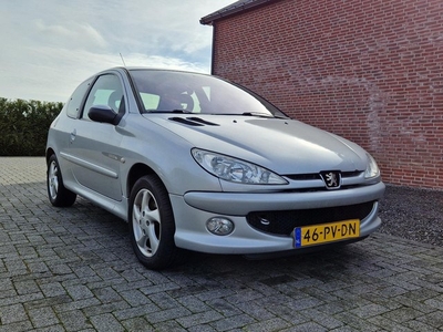 Peugeot 206 1.4-16V Quiksilver