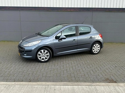 Peugeot 207 1.6-16V XT