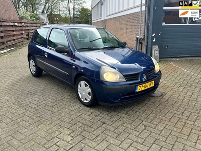 Renault Clio 1.2 Community vol jaar apk bij aflevering