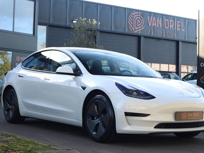 Tesla Model 3 Standard RWD Plus | Pearl White Multi-Coat |