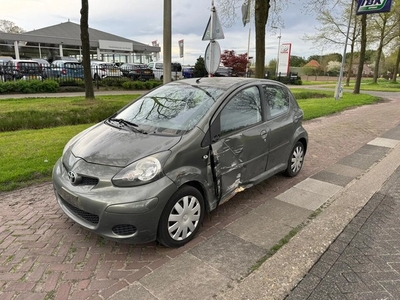 Toyota Aygo 1.0-12V Aspiration Green (bj 2010)