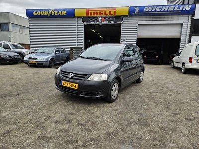 Volkswagen Fox 1.2 Trendline Nette zuinige auto,Apk 26-11-2024. LET OP KOPPELING HOORBAAR WEL RIJDBAAR