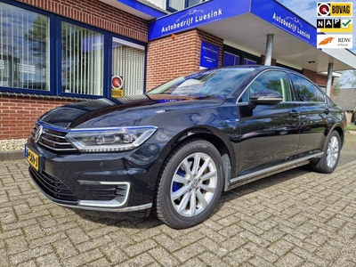 Volkswagen Passat 1.4 TSI GTE Highline Trekhaak Park Pilot Lederen Ergo Comfortstoelen Adapt Cruise Control HUD Standkache Keyless