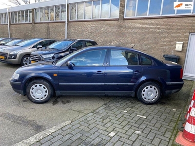 Volkswagen Passat 1.8-5V Trendline EXPORT