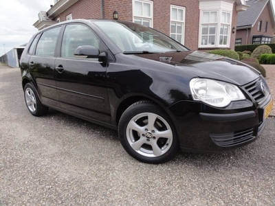 Volkswagen Polo 1.4-16V Optive 5DRS AIRCO !!