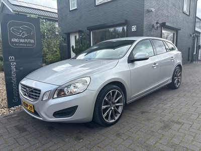 Volvo V60 1.6 T3 Goed onderhouden!