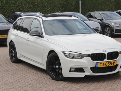 BMW 3 Serie Touring 318i M Sport Edition / Panoramadak / Keyless / Leder / Navigatie / Parkeerhulp V+A / Harman Kardon / Stoelverwarming