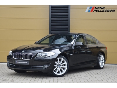 BMW 5 Serie 520i High Executive * M leerstuurwiel * 19 Inch * Leder * Sfeerverlichting * Xenon *