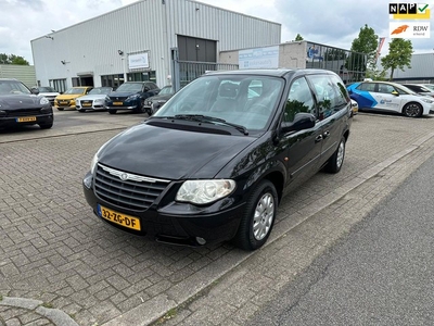 Chrysler Grand Voyager 3.3i V6 SE UNIEK, 7 Persoons, Leder