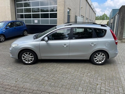 Hyundai i30 CW 1.6i Dynamic (bj 2008)