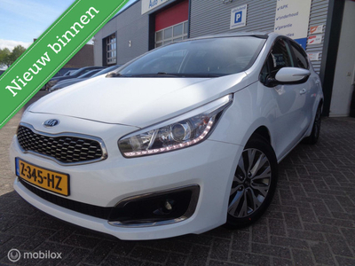 Kia Ceed/Airco/Half Leer/Camera/PDC/Apple Carplay/Lm velgen/Metallic lak 1.4 CVVT