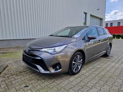 Toyota Avensis Touring Sports 1.8 VVT-i Executive | Automaat | Trekhaak | Pano | Navi