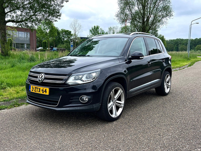 Volkswagen Tiguan 2.0 TSI Sport&Style 4Motion, 180PK, Pano, Clima, Stoelverwarming, Led, Pdc, Trekhaak, 18'LMV