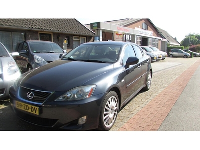 Lexus IS Benzine