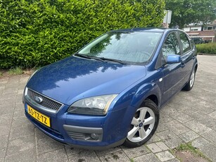 Ford Focus MET NAVIGATIE, CRUISE CONT, AIRCO & JAAR APK!