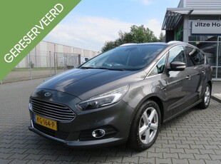 Ford S-Max 1.5 Titanium 7p. 150 PK,NAVI.7 PERSOONS,KEYLESS ENTRY,ELEKTRISCHE ACHTERKLEP,WINTERPACK.APK TOT 25/5/2025.