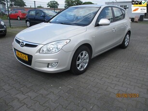 Hyundai Hyundai I30 1.6i Dynamic 5 DRS-AIRCO-NAVIGATIE 1.6i