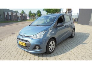 Hyundai I10 LET OP MOTOR VERBRUIKT OLIE ROOKT UIT DE UITLAAT