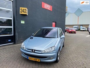 Peugeot 206 1.6-16V XT