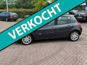 Renault Clio 1.4-16V Exception,bj.2007,kleur:grijs ! 5 deurs,airco,panoramadak,sportvelgen,APK 07/2025 en NAP met 311618 km.