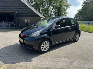 Toyota Aygo 1.0-12V Access. Nette auto !! (bj 2011)