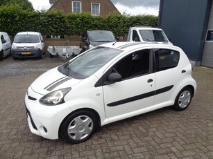 Toyota Aygo 1.0 VVT-i Now airco, 5 deurs, radio cd