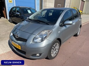 Toyota Yaris 1.3 VVTi Aspiration 2011 5-deurs 143.041km NAP Airco + Elektrische Ramen + AUX + Trekhaak. Boekjes aanwezig.