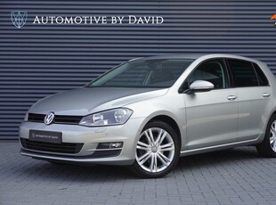 Volkswagen Golf 1.2 TSI 105 pk Highline Executive 5-Deurs / Navigatie / Lederen bekleding / Trekhaak Afneembaar / Inparkeerhulp en PDC V&A / Climate Control / Stoelverwarming