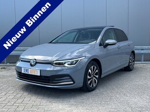 Volkswagen Golf 1.5 eTSI Style Panorama dak / IQ LIGHT / Nieuw Staat !