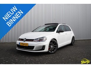 Volkswagen Golf 2.0 TSI GTI Performance Pano DCC