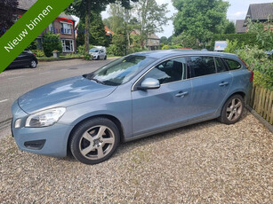 Volvo V60 1.6 T3 Momentum/CLIMAT/CRUISE/BOEKJES ETC