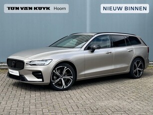 Volvo V60 2.0 B3 Plus Dark / Pan dak / Elek. trekhaak / Camera / Zwarte grill plus letters /