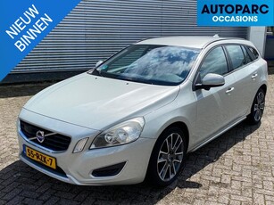 Volvo V60 2.0 T Kinetic CLIMA, AIRCO, LEDEREN BEKLEDING, CRUISE CONTROL, BLIS, LANE ASSIST, BOTS HERKENNING, DEALER ONDERHOUDEN.