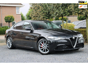 Alfa Romeo Giulia 2.0T Super 200 PK Aut. Adaptive Lane Assist Xenon Camera 18''