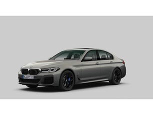 BMW 5-serie 545e xDrive M-Sport Schuifdak Trekhaak