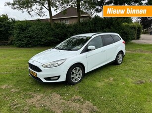 Ford Focus 1.0 turbo - navigatie stoel/stuur verwarming ecc complete