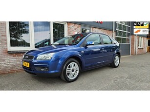 Ford Focus 2.0-16V Ghia Airco/Clima! Cruise Control! PDC!