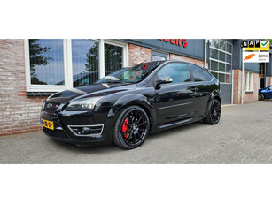 Ford Focus 2.5-20V ST 280PK! 18INCH! Uitlaatsysteem! Airco/Clima! Sportieve Auto!