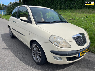 Lancia Ypsilon 1.4-16V Platino - Automaat - Panodak - Leder - Navi