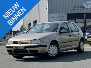 Volkswagen Golf 1.6 Trendline AUTOMAAT/AIRCO/TREKHAAK/CRUISE/APK NIEUW