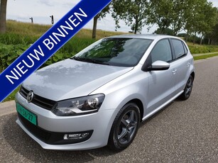 Volkswagen Polo 1.2-12V ** 5 drs ** Highline ** Airco **