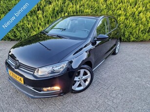 Volkswagen Polo 1.2 TSI Highline (bj 2015)